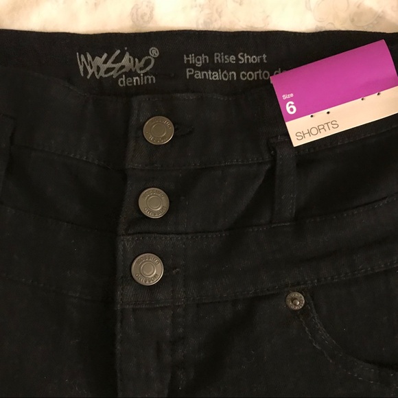 🔅High Rise Black Shorts🔅 - Picture 3 of 5